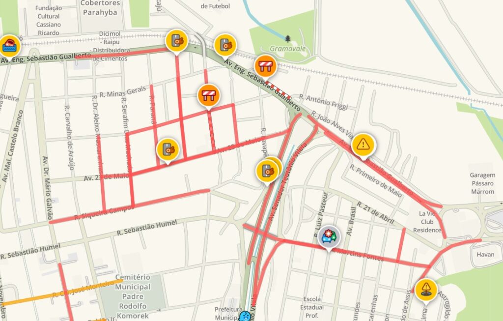 Árvore de grande porte cai e interdita avenida Sebastião Gualberto