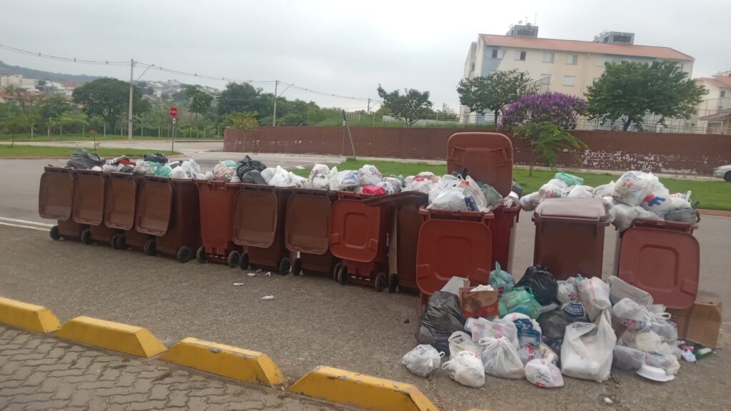 Moradores ainda reclamam de falta de coleta de lixo em São José dos Campos