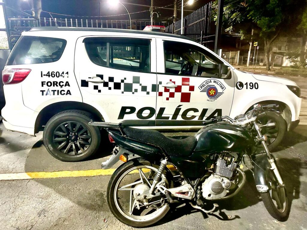 Dupla é presa na zona leste com moto furtada sem placa