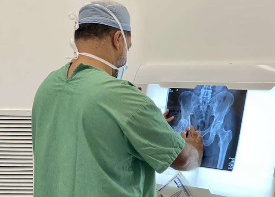 Cirurgião Dr. Marco Aurélio Silvério Neves / Prótese
