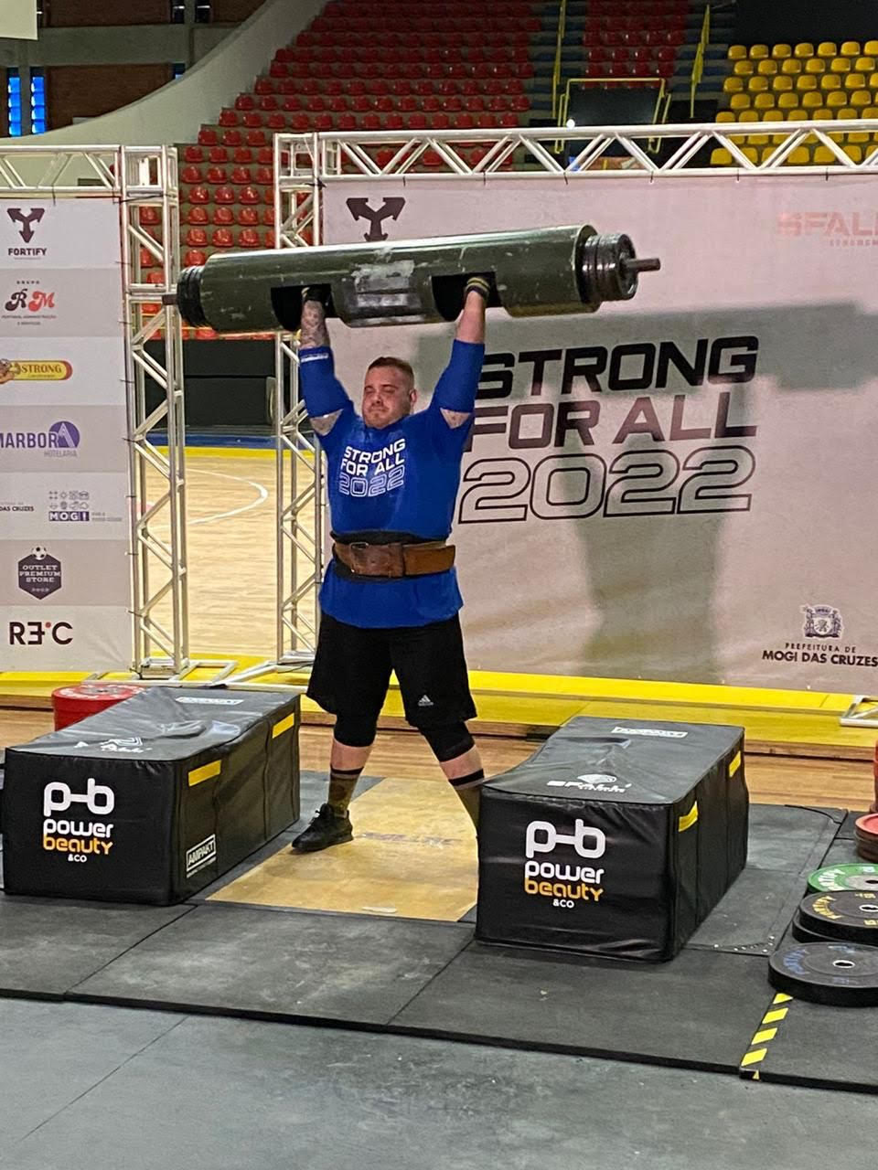 Atleta do Vale sobe ao pódio em evento internacional de Strongman!