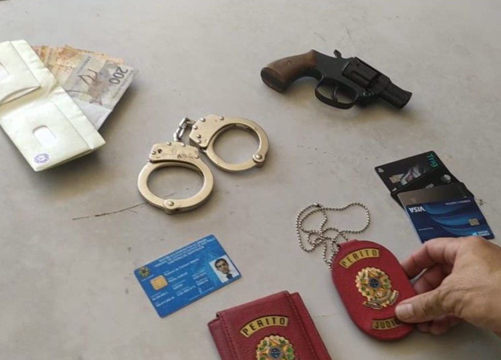 Com placa adulterada, falso policial civil é preso na Dutra pela PRF