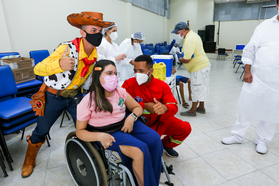 Domingo tem vacinação contra covid até às 20h em São José