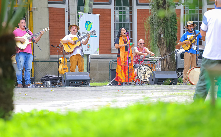 Sábado 'de carnaval' tem festa caipira na praça Cônego Lima