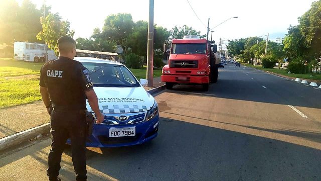 caminhão roubado é recuperado
