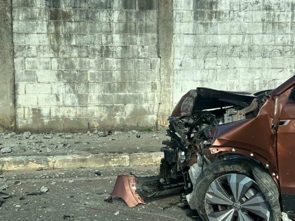 Acidente na Via Oeste complica trânsito na noite desta terça-feira