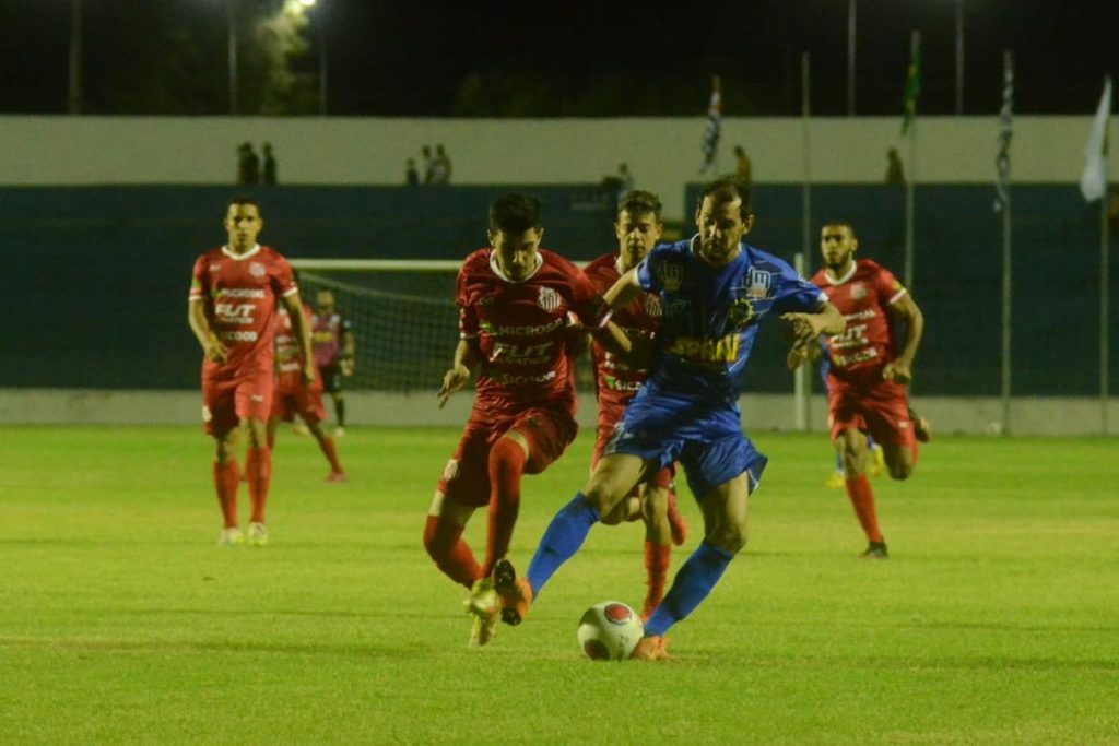 De virada e com gol de bicicleta, Águia vence Capivariano por 3 a 2 no Martins Pereira!