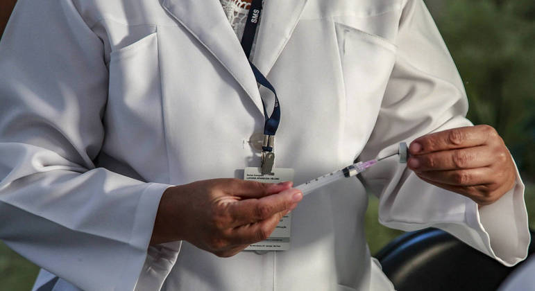 Governo de SP anuncia antecipação da campanha de vacinação contra a gripe