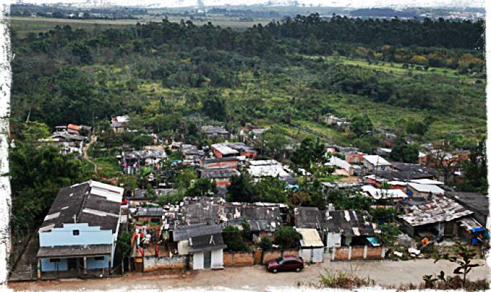 Mesmo com indenização de R$ 115 mil a moradores, Justiça rejeita novamente pedido de desocupação do Banhado