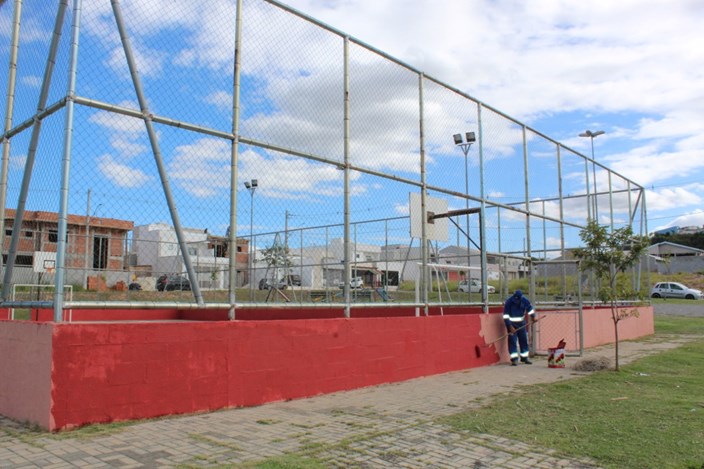 Quadras esportivas públicas de São José dos Campos recebem manutenção