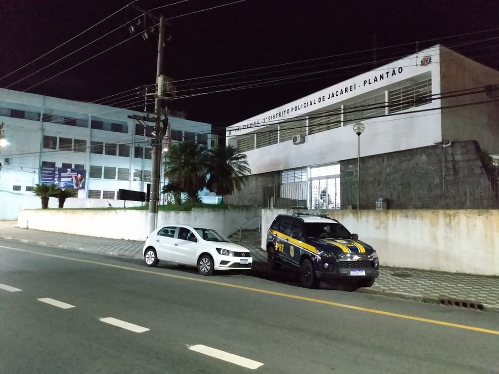 Trio colombiano é preso na Dutra após furtar três farmácias em São José