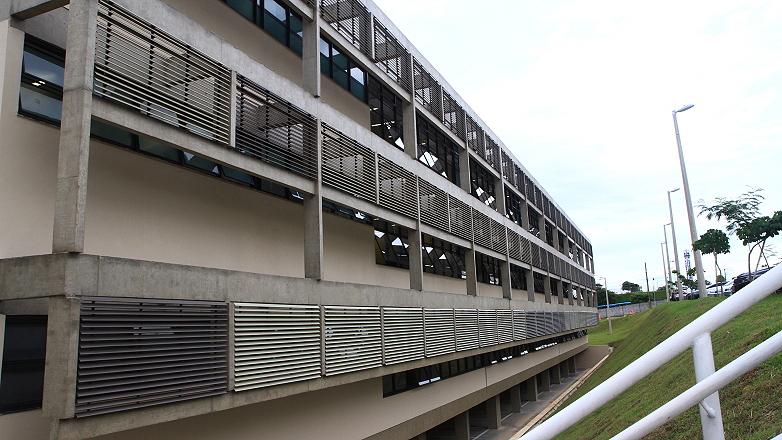 Acusado de agredir filho e ex-parceira, homem é preso após ameaçar vítima, advogado e juíza