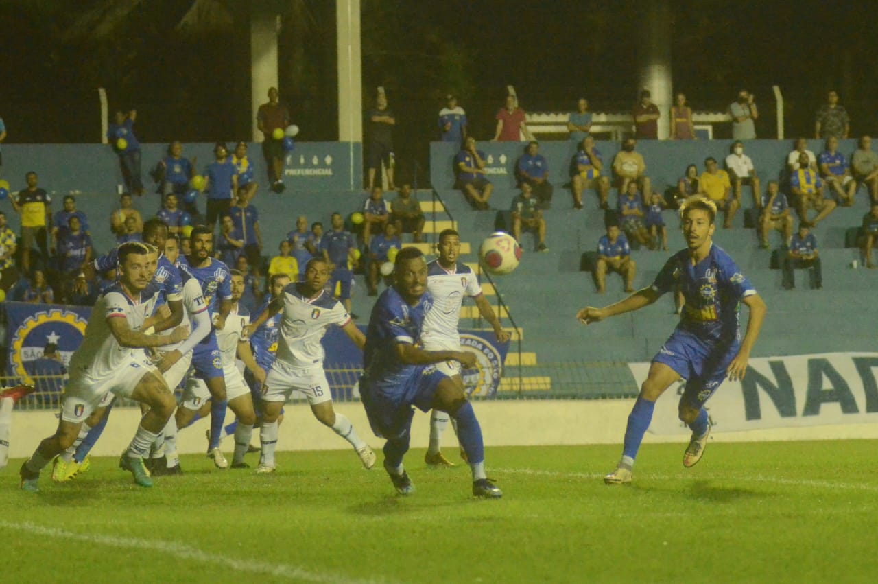 Águia perde para o Suzano no Martins Pereira e se complica no quadrangular da A-3