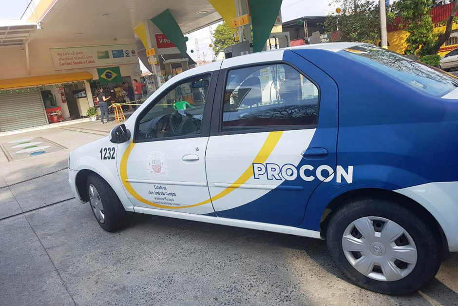 Procon fiscaliza postos para conferir se houve redução de preço em São José dos Campos