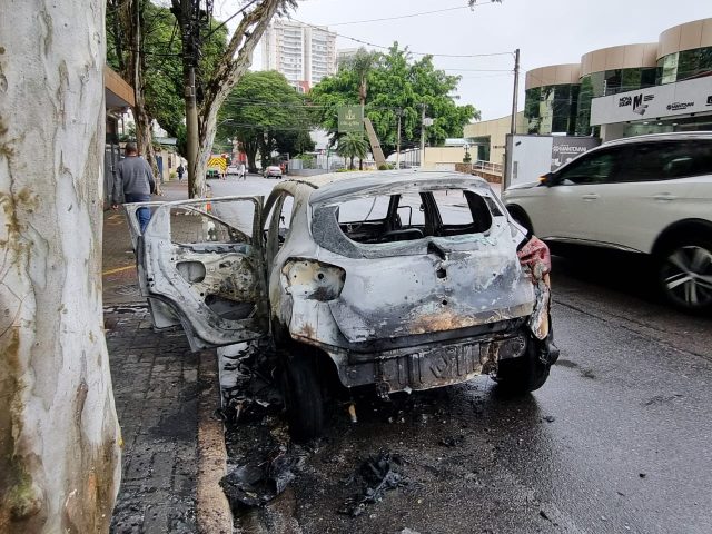 carro queimado