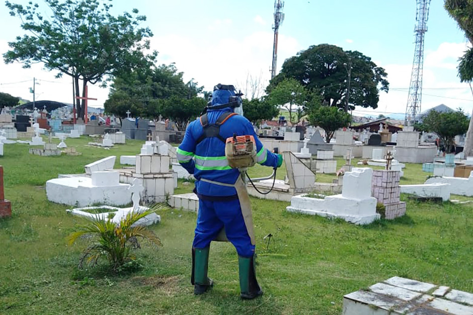 Com previsão de receber 50 mil visitantes, cemitérios recebem manutenção para Dia de Finados