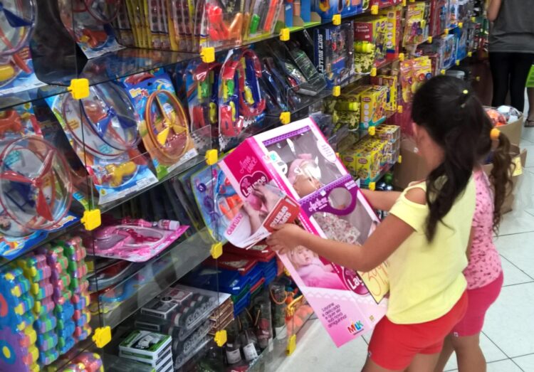 Comércio otimista com vendas do Dia das Crianças em São José dos Campos