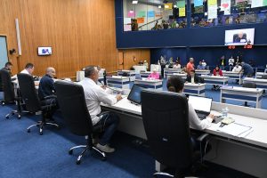 Câmara aprova Lei Orçamentária 2023 e municipalização de 17 escolas estaduais