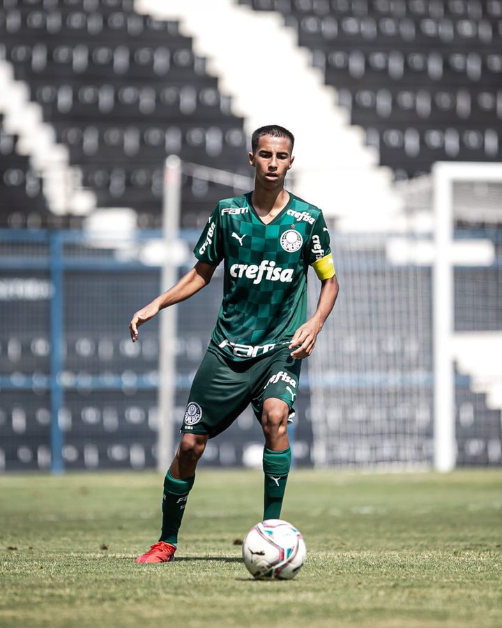 Depois de Jailson, outro joseense pode brilhar no Verdão. Vitor Reis assina seu 1º contrato profissional!