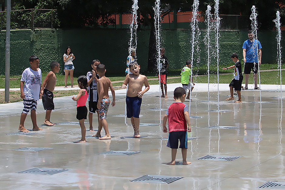 Piscinas verticais abrem durante a semana a partir desta terça