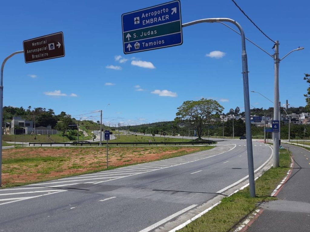 Depressão no asfalto da Via Cambuí é corrigida pela prefeitura!