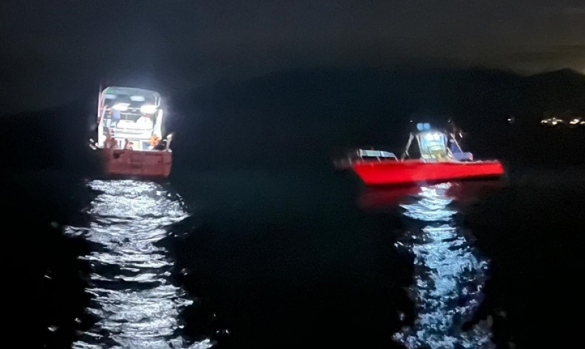 Embarcação à deriva na região da Ilha do Tamanduá, em Caraguá, é resgatada pelo GBMar