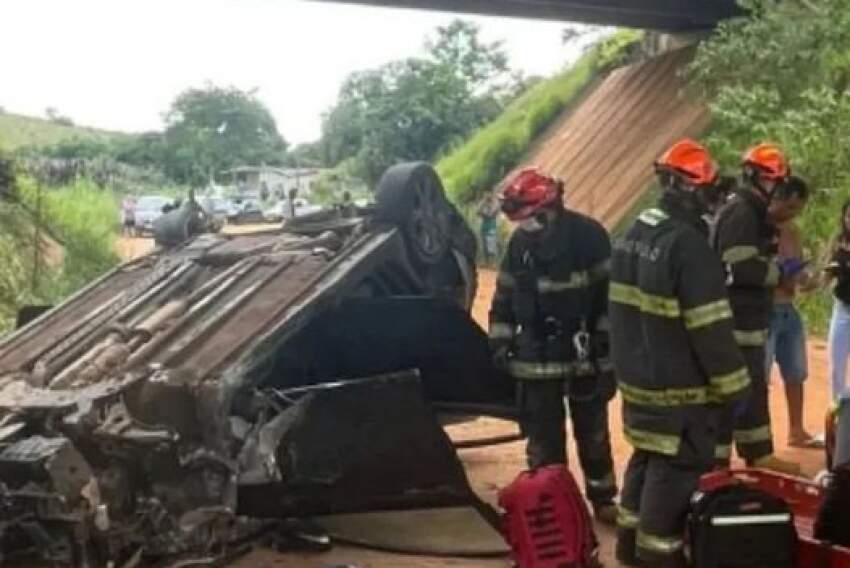 Grave acidente na rodovia Carvalho Pinto na manhã desta terça, em Jacareí