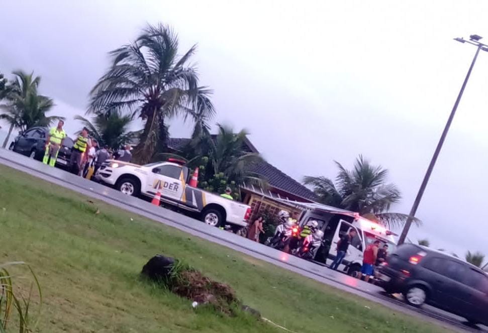 Motociclista de 16 anos morre após colidir contra carro no 'Retão do Massaguaçu', em Caraguá