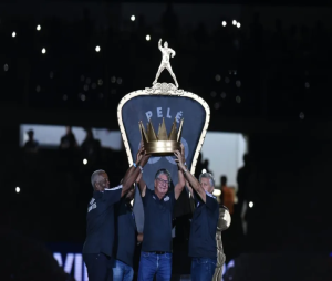 Pelé é homenageado no primeiro jogo do Santos após a perda do Rei