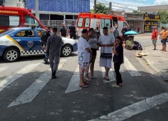 Populares avisam GCM, que age rápido e faz primeiros socorros em motociclista na avenida Perseu