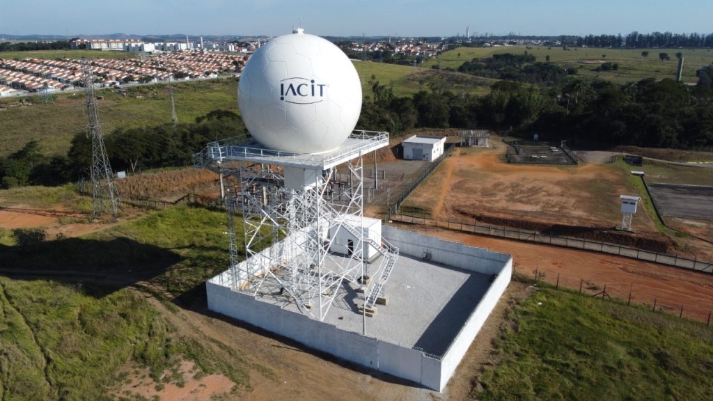 Radar meteorológico que monitora 400 km de raio auxilia ações de prevenção da Defesa Civil