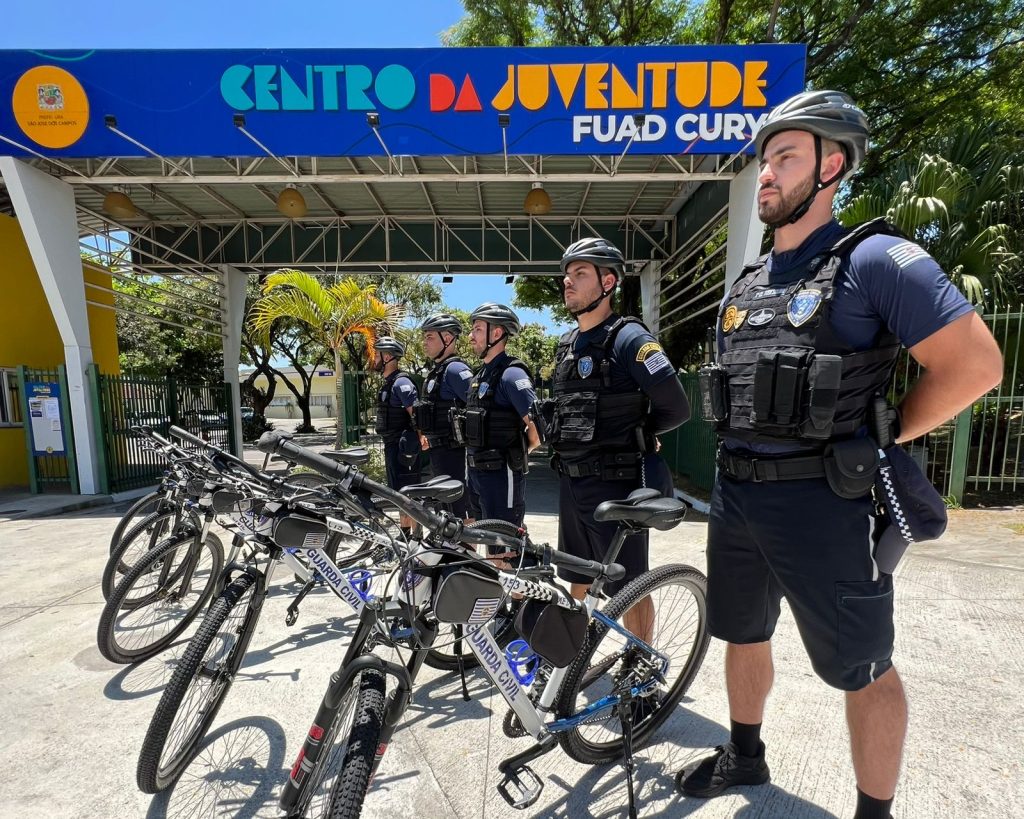 Câmeras flagram, e mulher é presa por furtar bicicleta no Centro da Juventude!