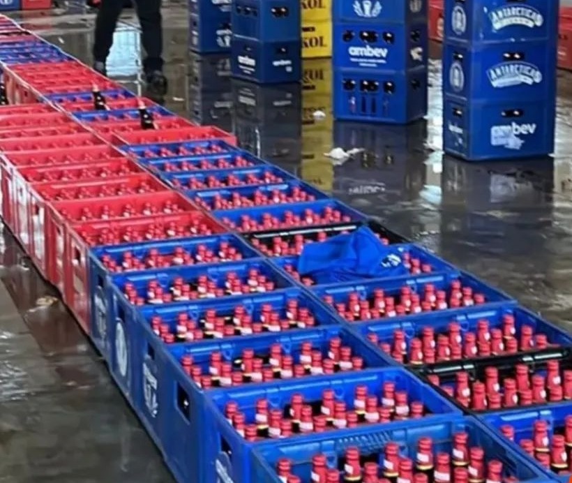 14 mil garrafas de cervejas falsificadas são encontradas em galpão no bairro Chácaras Reunidas