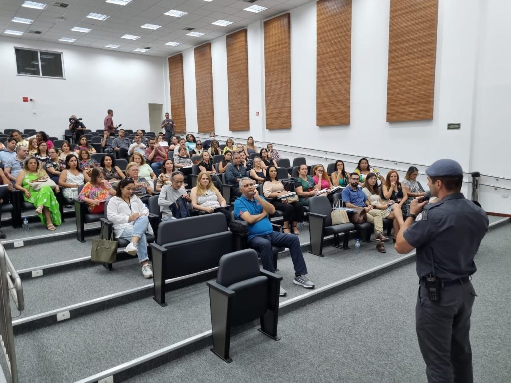 Em meio a boatos de ataques, PM se reúne com 68 diretores de Escolas Estaduais de São José