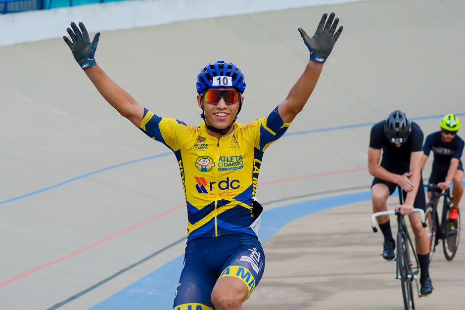 Ciclista joseense Erick Rodrigues Fagundes, de 17 anos, é campeão brasileiro de ciclismo em Maringá