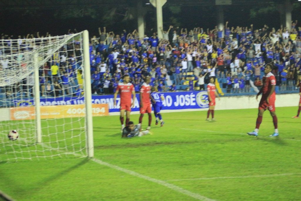 Golaço de Gustavo Henrique garante vitória e classificação suada da Águia. Que venha o Prudente!