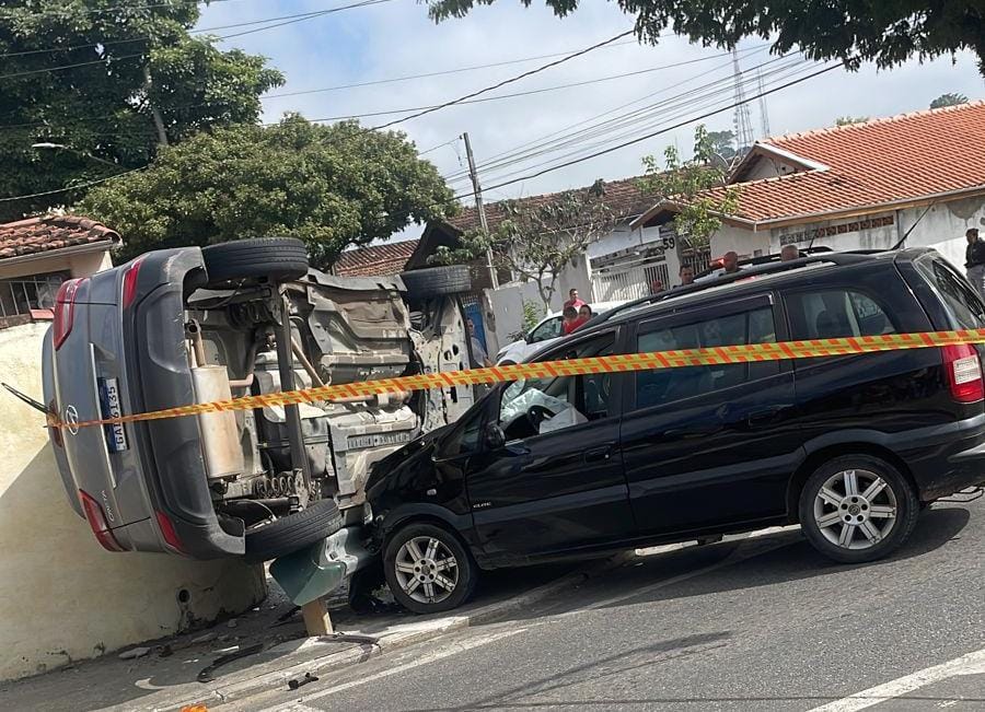 Acidente deixa três feridos em Santana nesta segunda