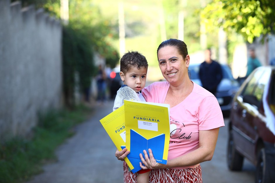 Doze famílias da zona leste passam o primeiro Dia das Mães com imóvel regularizado!