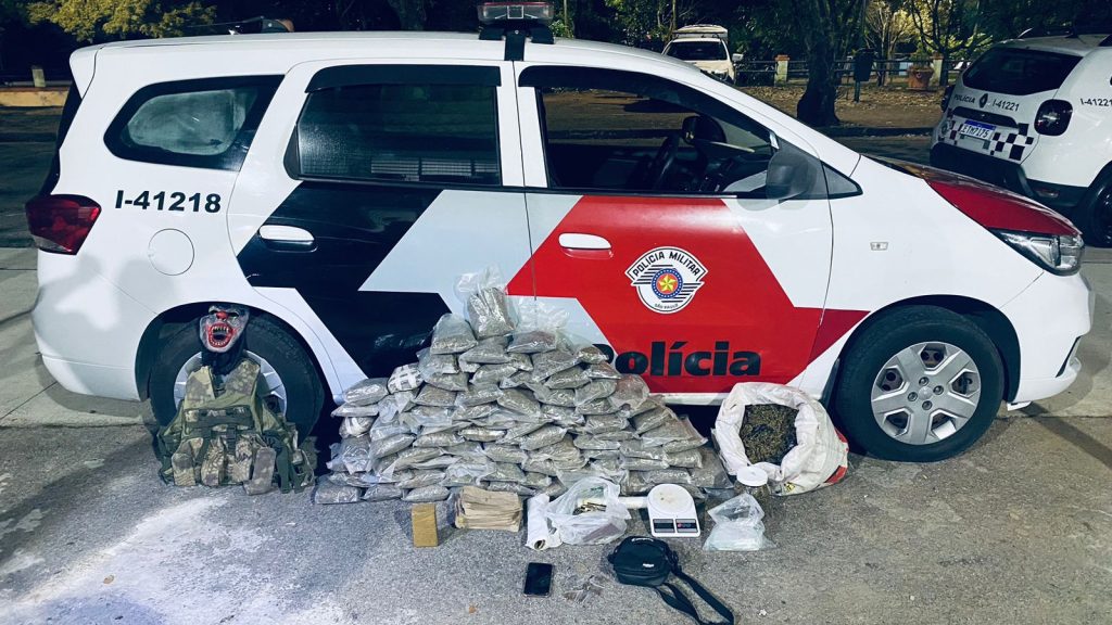 Mulher é presa com 25 quilos de drogas em residência no Jardim Satélite