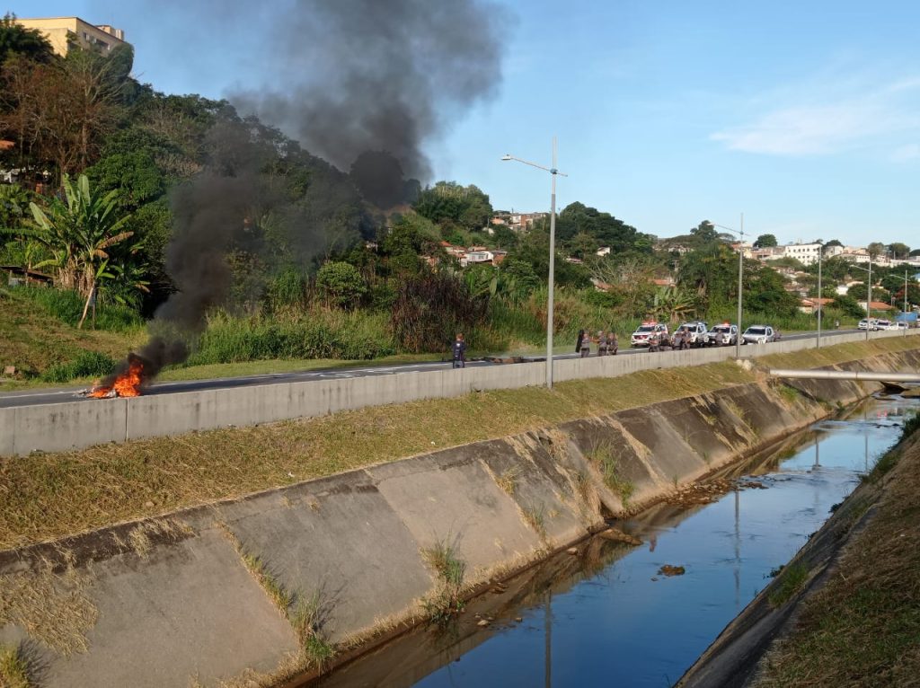Nova manifestação prejudica tráfego na avenida Mário Covas