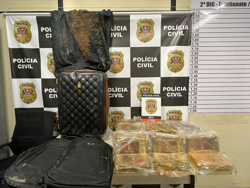 Polícia encontra mala com 30kg de cocaína em mata ao lado do Aeroporto Internacional de Guarulhos