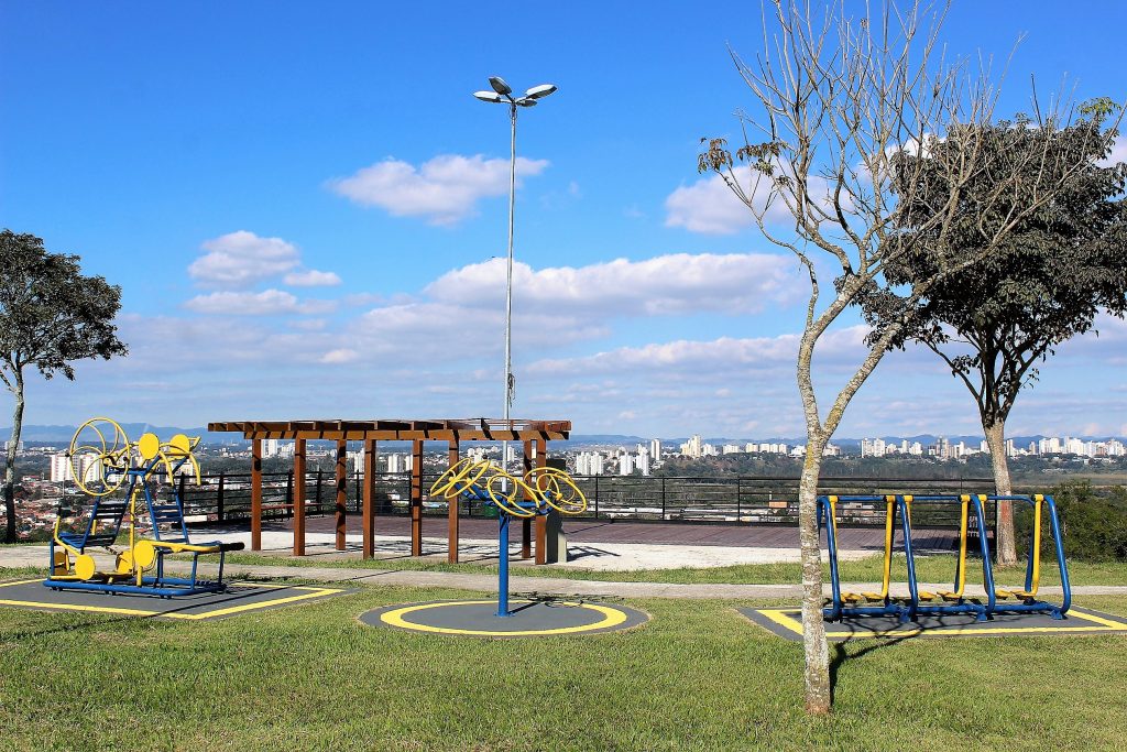 Revitalizado, Mirante da Vila Dirce oferece imponente vista panorâmica de São José dos Campos