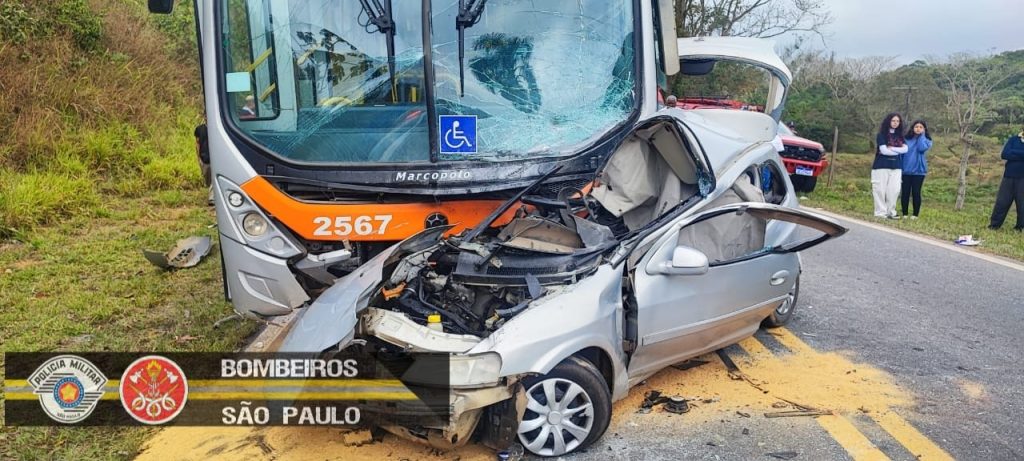 Acidente na SP-50 deixa uma vítima fatal e criança ferida; Bombeiros realizam resgate complexo