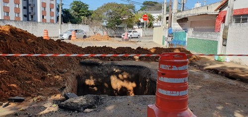 Local que sofre com enchentes no verão, rua Itororó obra de galeria de água pluvial