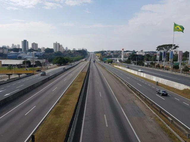 Interrupção na Via Dutra no km 145 neste domingo