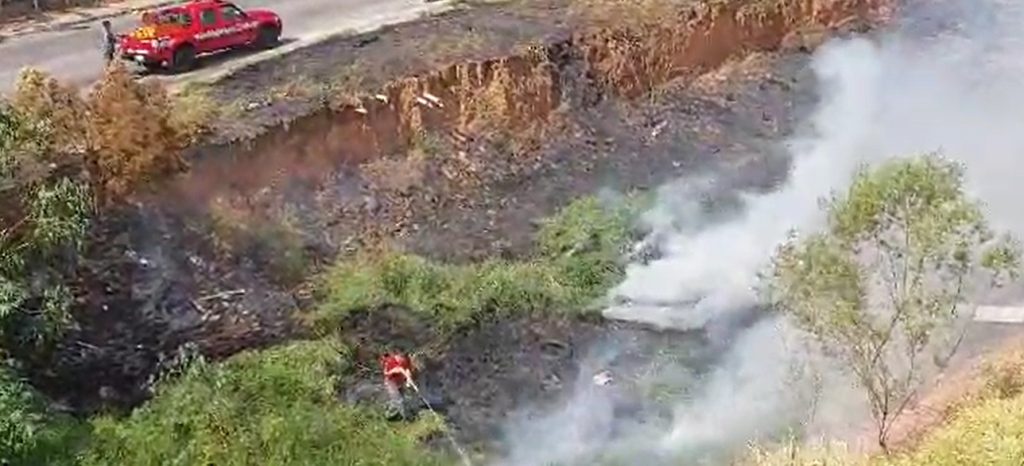 Bombeiros agem rápido e controlam incêndios na Vila Paiva e no Santa Inês I