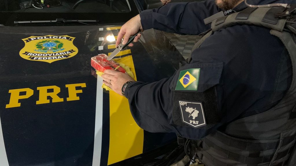 Trio é preso com meio quilo de maconha no pedágio de Jacareí