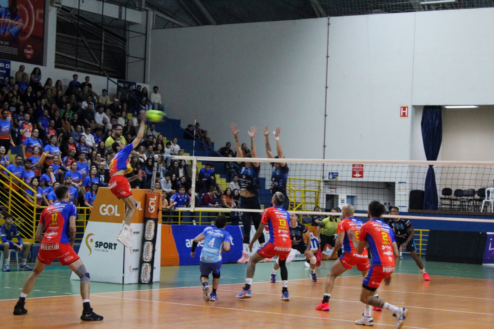 Vôlei São José é superado no tie-break pelo Suzano no ginásio da