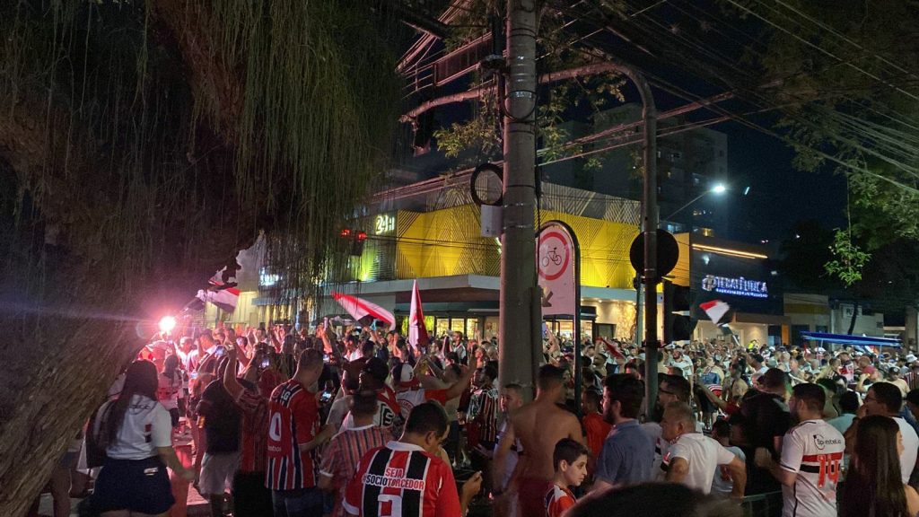 Festa na 9 de julho; Torcida do São Paulo comemora título da Copa do Brasil