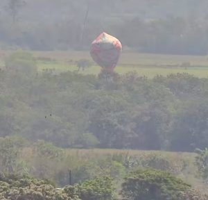 Queda de balão na Vila Guarani em São José dos Campos eleva o risco de queimadas